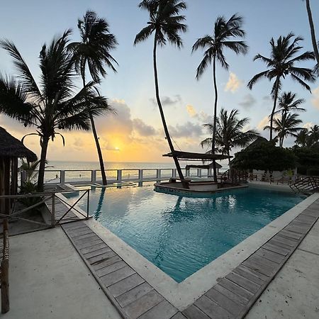 Tiki Beach Club & Resort (Adults Only) Бвейю Екстер'єр фото