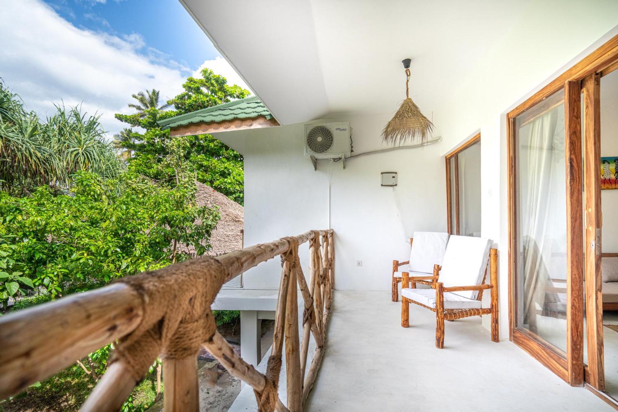 Tiki Beach Club & Resort (Adults Only) Бвейю Екстер'єр фото