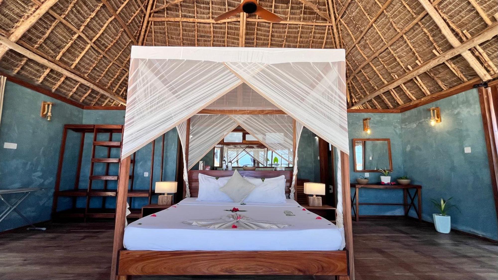 Tiki Beach Club & Resort (Adults Only) Бвейю Екстер'єр фото