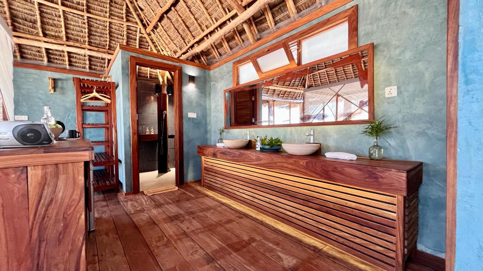 Tiki Beach Club & Resort (Adults Only) Бвейю Екстер'єр фото