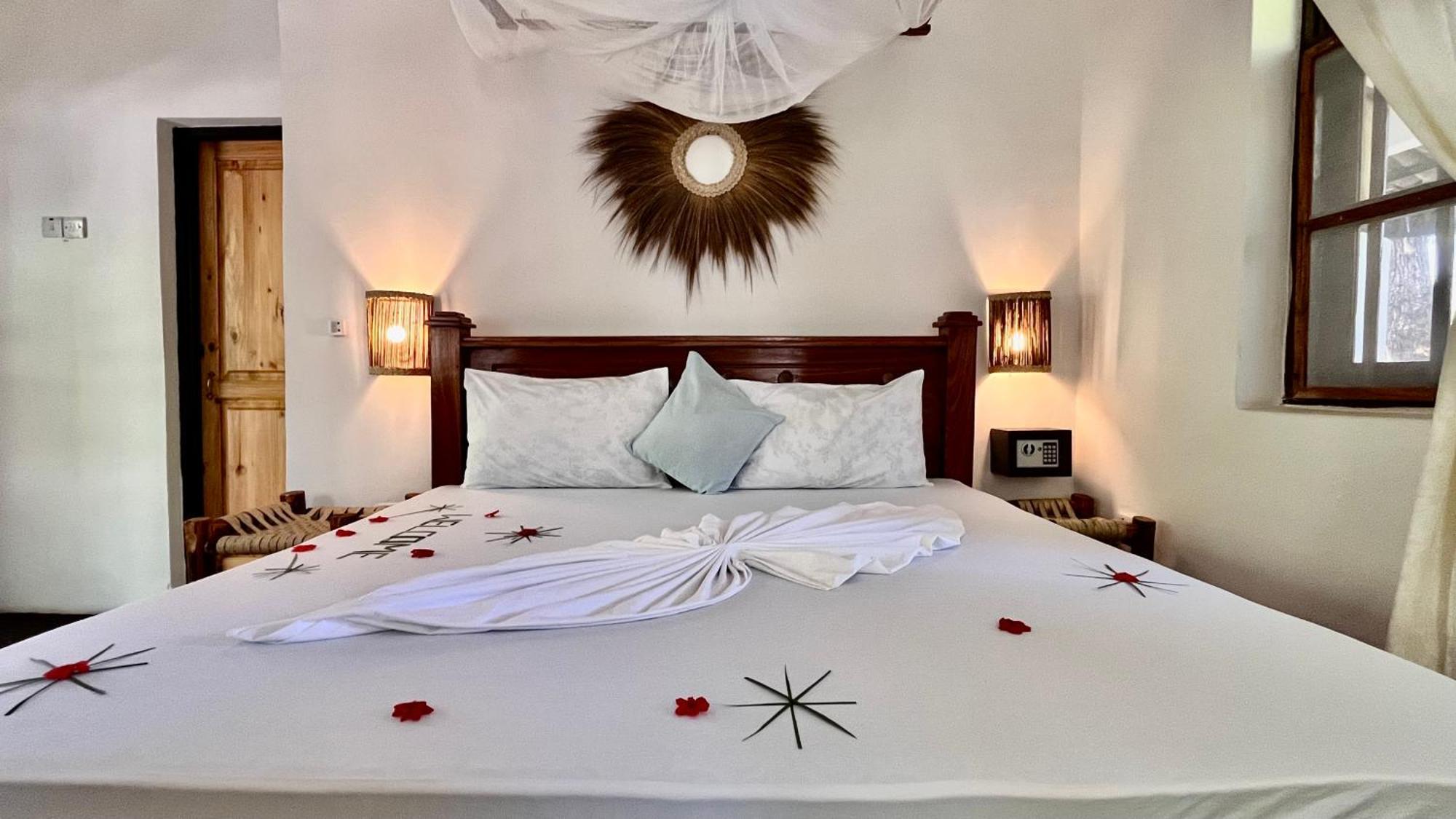 Tiki Beach Club & Resort (Adults Only) Бвейю Екстер'єр фото
