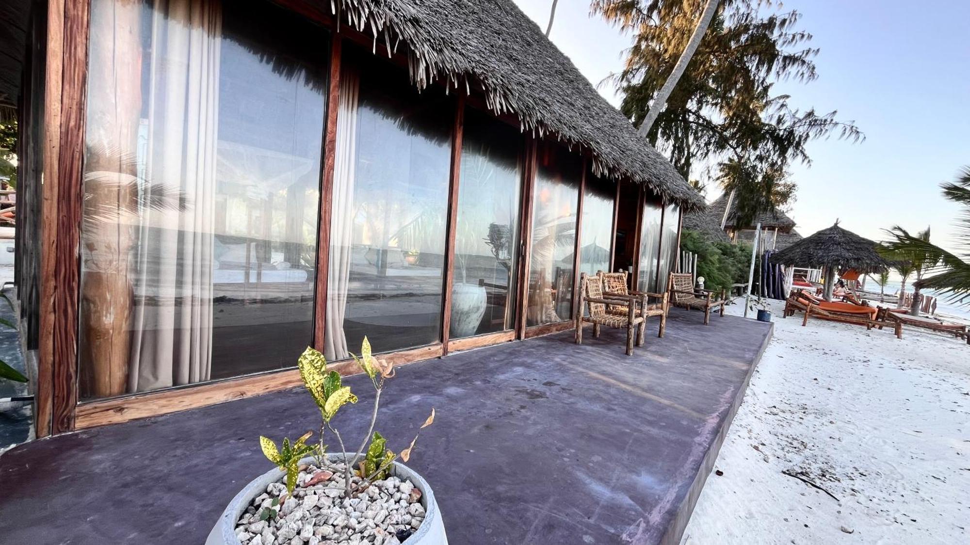 Tiki Beach Club & Resort (Adults Only) Бвейю Екстер'єр фото