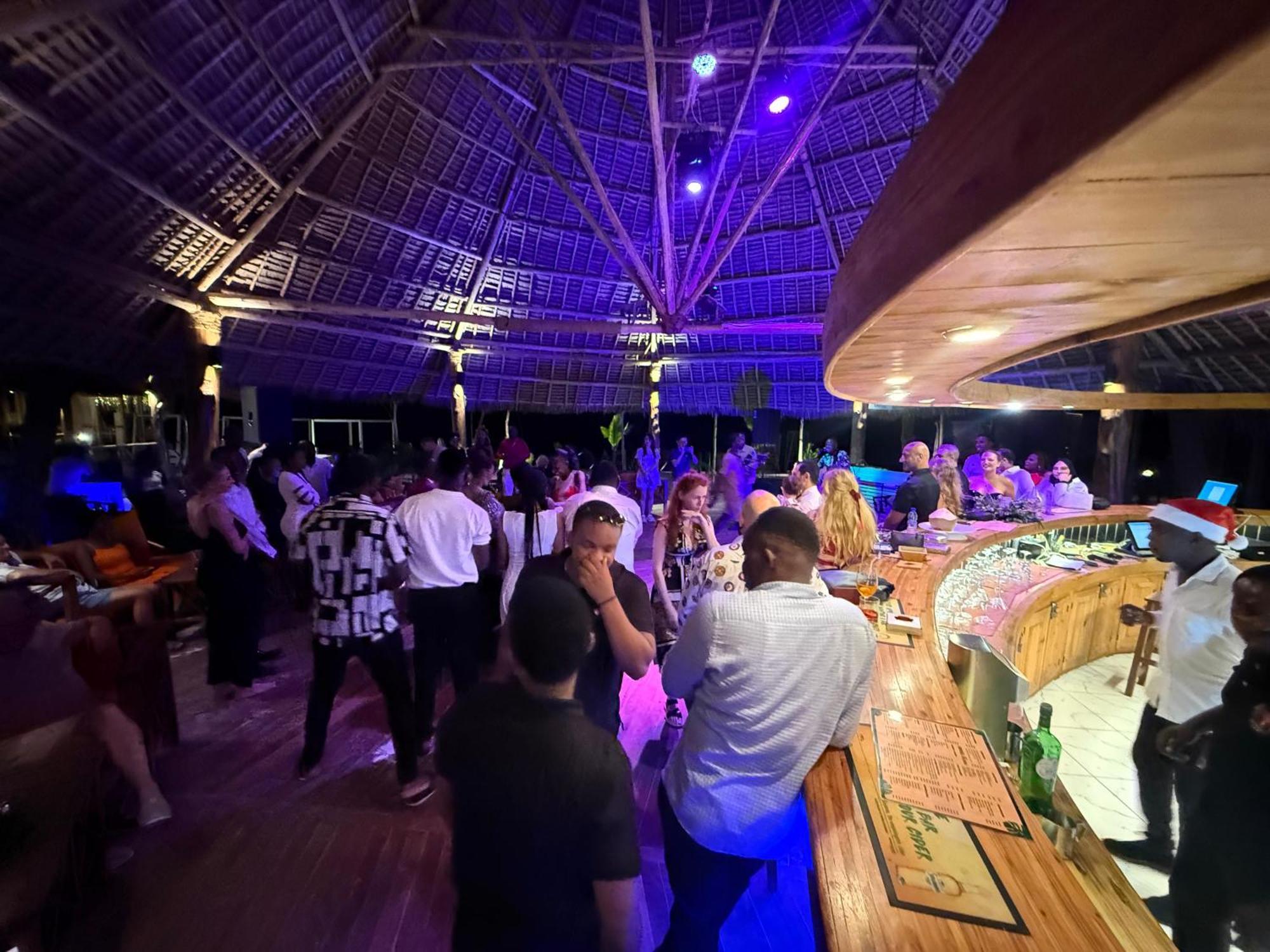 Tiki Beach Club & Resort (Adults Only) Бвейю Екстер'єр фото
